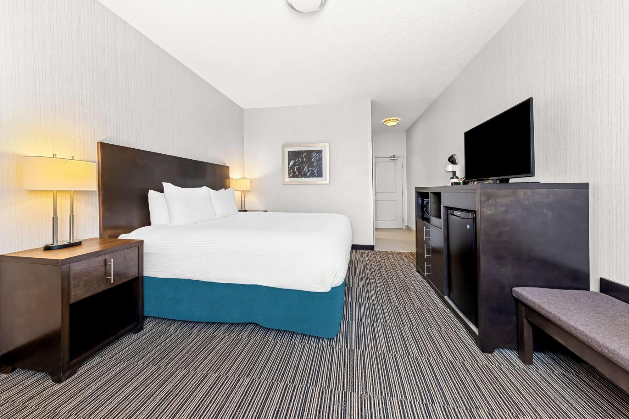 Best Western Plus Airdrie Gateway Exterior photo